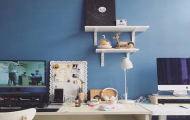 軟木墻、雙人辦公區、廚房小白磚