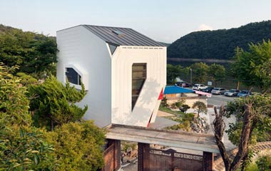 建筑工作室Moon Hoon設計作品：柯南住宅