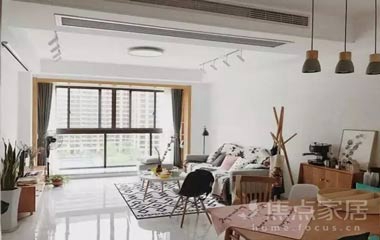 陽臺和客廳，親戚都問我怎么買了200平米的房子！