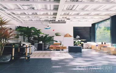 幸福的意義在于，該躺的時候就得躺，該懶的時候就得懶！