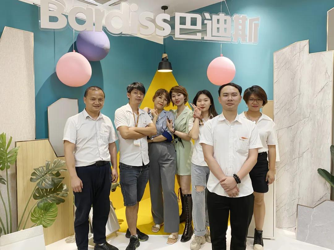 億元補貼.5折起---5.1活動煥新季暨背景墻系列新品感恩上市 系列活動完滿收官！